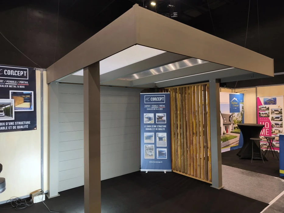 Stand d'exposition intérieur, société HC Concept, spécialisée en carport, pergola, portail, escalier métal et bois